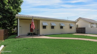 Well maintained home with 3 bedrooms, 2 bathrooms, lots of - photo 2