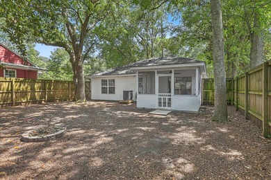 Welcome to this super cute 3-bedroom, 2-bathroom home perfectly - photo 29