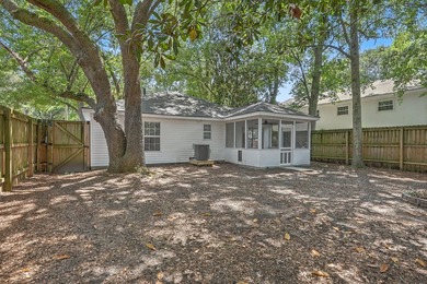 Welcome to this super cute 3-bedroom, 2-bathroom home perfectly - photo 31