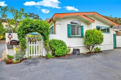 This beautiful 3 bedroom 3 bath beach cottage is complete with - photo 2