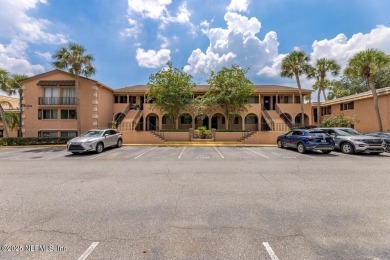 St. Johns River Condo Sale Pending in Jacksonville Florida