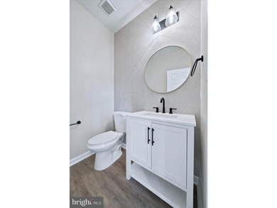 ***Solar panel is owned***Welcome to the sought after Middletown - photo 6
