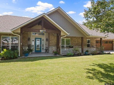 Welcome to this exceptional waterfront retreat on Lake Bob - photo 2