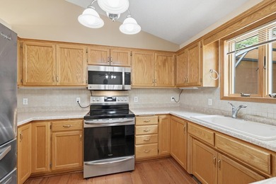 Beautiful Hugo area home now available! The home features 3 - photo 7