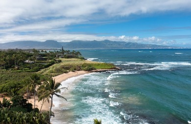 Oceanfront home and cottage in a highly desirable private and - photo 2