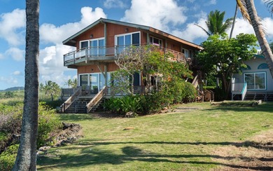 Oceanfront home and cottage in a highly desirable private and - photo 6