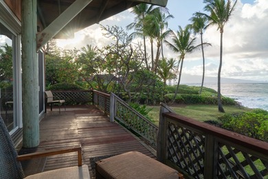 Oceanfront home and cottage in a highly desirable private and - photo 8
