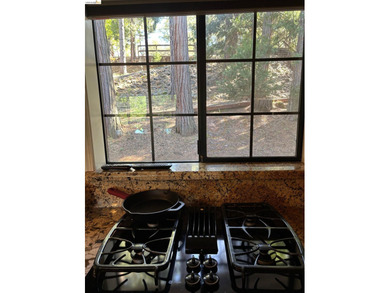 Well maintained home on a quiet street, with pleasant views and - photo 11