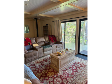 Well maintained home on a quiet street, with pleasant views and - photo 13