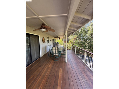 Well maintained home on a quiet street, with pleasant views and - photo 17