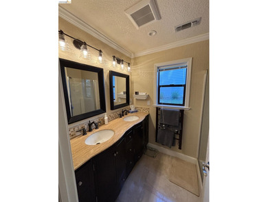 Well maintained home on a quiet street, with pleasant views and - photo 23