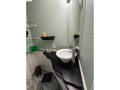 Well maintained home on a quiet street, with pleasant views and - photo 31