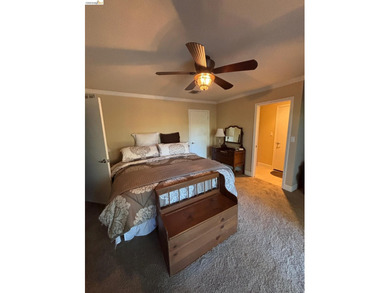 Well maintained home on a quiet street, with pleasant views and - photo 32
