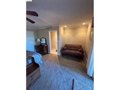 Well maintained home on a quiet street, with pleasant views and - photo 33