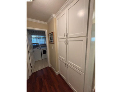 Well maintained home on a quiet street, with pleasant views and - photo 35