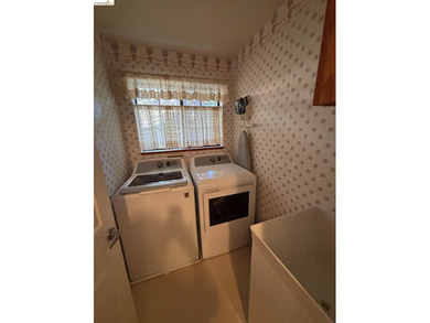 Well maintained home on a quiet street, with pleasant views and - photo 36