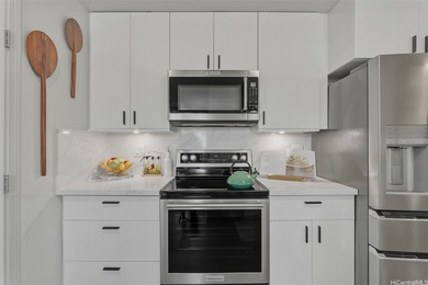 Location, location, location! Nestled in desirable Kaimuki, this - photo 9