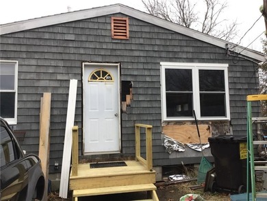 Major renovation warranted. Significant deferred maintenance - photo 1