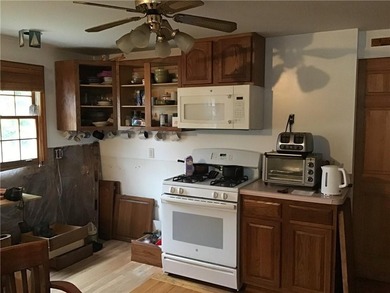 Major renovation warranted. Significant deferred maintenance - photo 3