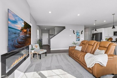 Experience the perfect blend of new construction quality and the - photo 9