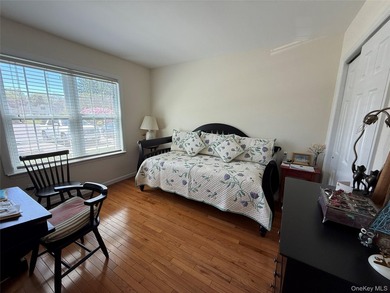 Gorgeous, light, bright, and airy, this immaculate 2-bedroom - photo 6