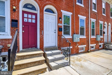City Living at it's Best This totally renovated 2 bedrooms and 2 - photo 1