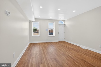 City Living at it's Best This totally renovated 2 bedrooms and 2 - photo 5