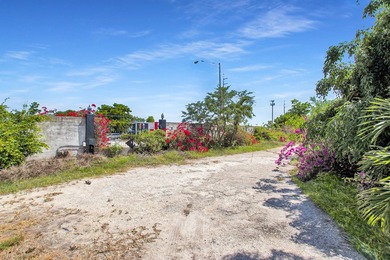Casa Manana Shores, located in the heart of Marathon, is a - photo 12