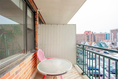 Welcome home to this Junior-4 converted to a two-bedroom - photo 21
