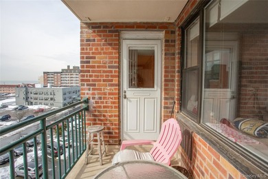 Welcome home to this Junior-4 converted to a two-bedroom - photo 22