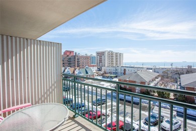 Welcome home to this Junior-4 converted to a two-bedroom - photo 25