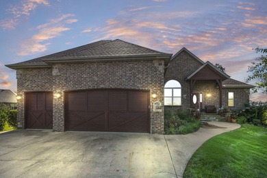 Lake Taneycomo Home For Sale in Branson Missouri