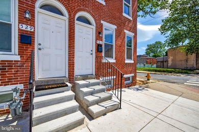 City Living at it's Best This totally renovated 2 bedrooms and 2 - photo 1