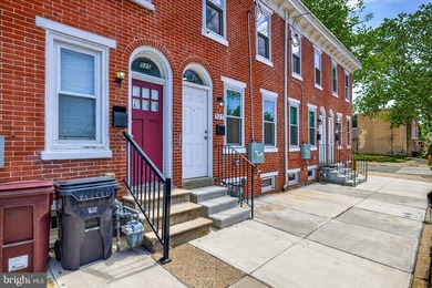 City Living at it's Best This totally renovated 2 bedrooms and 2 - photo 3