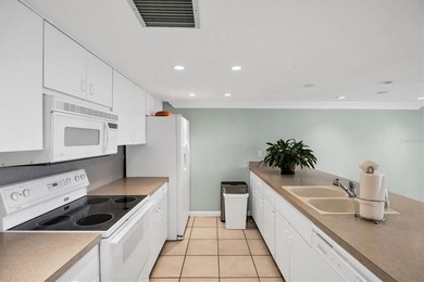 Renovated direct Gulf-front 2BR/2BA on Longboat Key. End-unit - photo 37