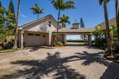 The road up to 21 Hulumanu Place winds along a dramatic - photo 7