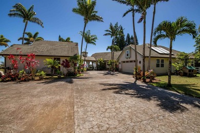 The road up to 21 Hulumanu Place winds along a dramatic - photo 8