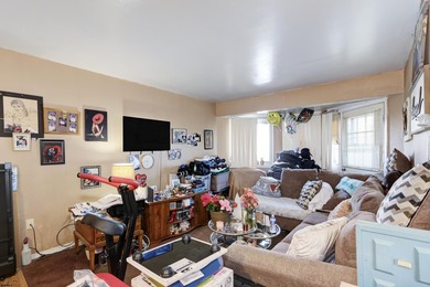 HURRY! AFFORDALBE 3rd floor condo features 2 bedrooms and 1 bath - photo 3