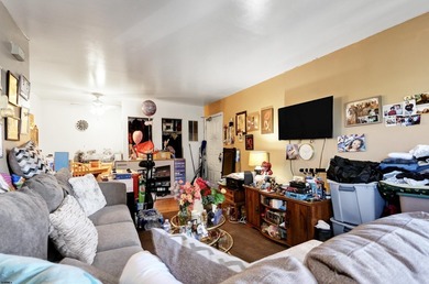 HURRY! AFFORDALBE 3rd floor condo features 2 bedrooms and 1 bath - photo 6