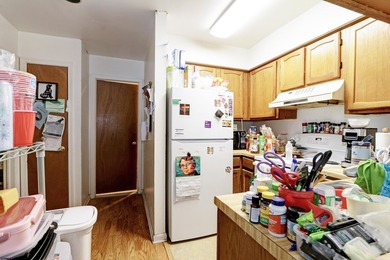 HURRY! AFFORDALBE 3rd floor condo features 2 bedrooms and 1 bath - photo 8