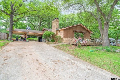 Tucked inside the gated golf and lake community of Hideaway and - photo 2