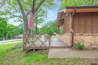 Tucked inside the gated golf and lake community of Hideaway and - photo 4