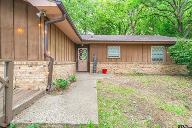 Tucked inside the gated golf and lake community of Hideaway and - photo 5