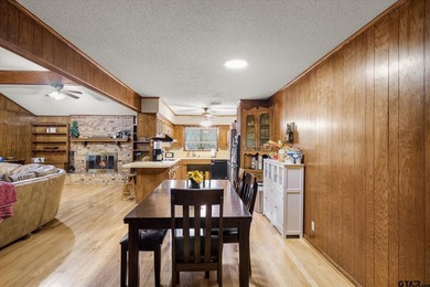 Tucked inside the gated golf and lake community of Hideaway and - photo 6