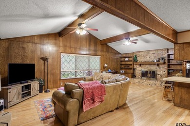 Tucked inside the gated golf and lake community of Hideaway and - photo 8