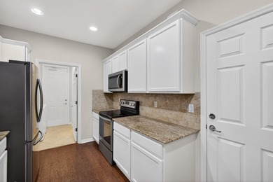 Beautifully updated 3-bedroom, 2.5-bath townhome with a 1-car - photo 11