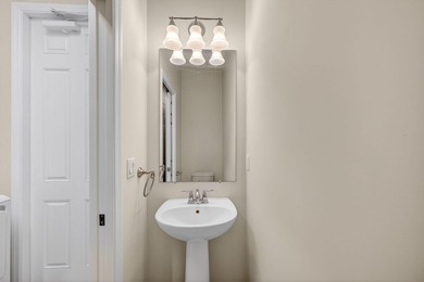 Beautifully updated 3-bedroom, 2.5-bath townhome with a 1-car - photo 13