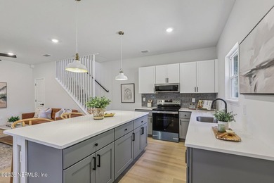 Brand-new two-story home in the desirable St. Nicholas area! - photo 14