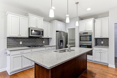 This beautifully maintained Prior Lake home features a spacious - photo 15