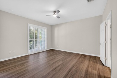 Beautifully updated 3-bedroom, 2.5-bath townhome with a 1-car - photo 19